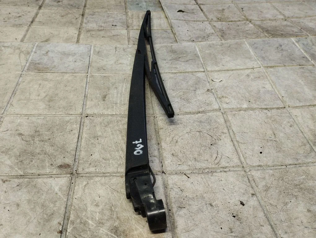 Rear wiper blade – Toyota Avensis T250 (2003-2006)