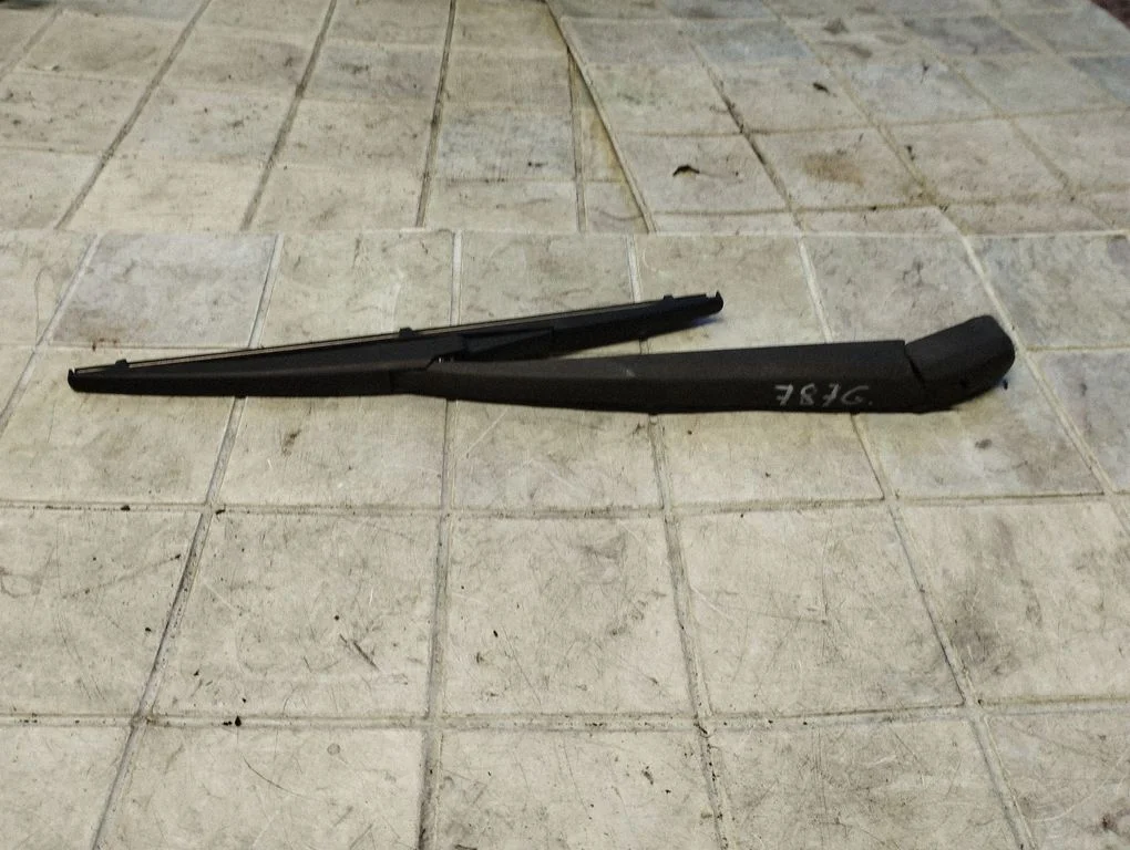 Rear wiper blade