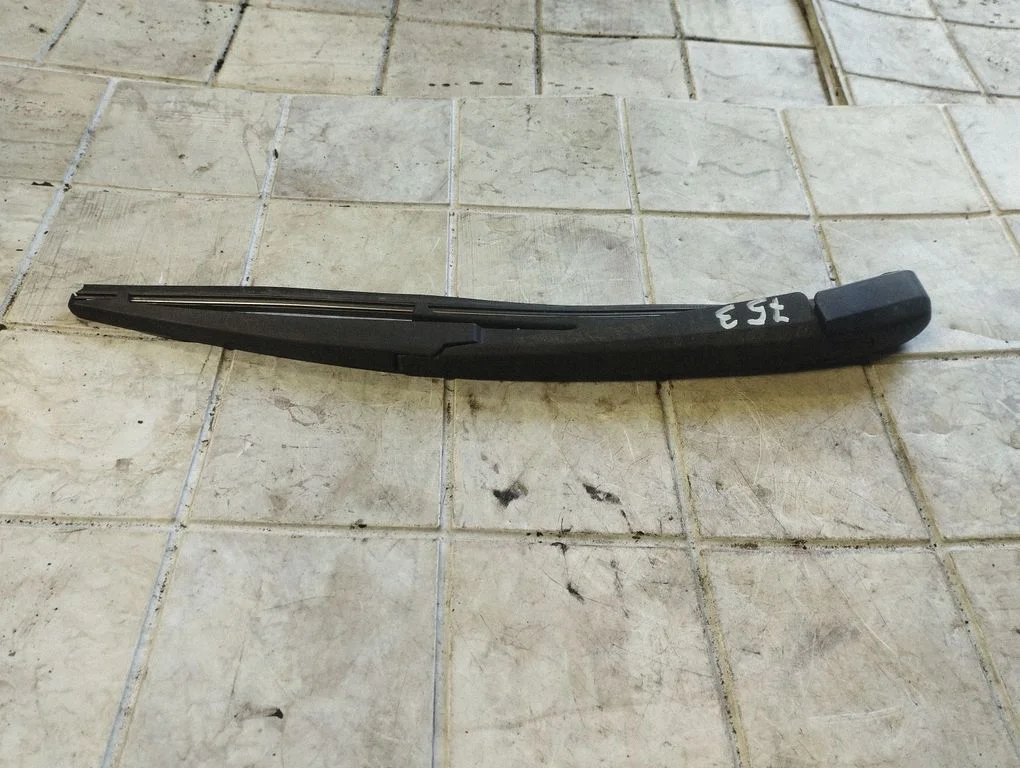 Rear wiper blade – Toyota RAV 4 (XA20) (2000-2005)