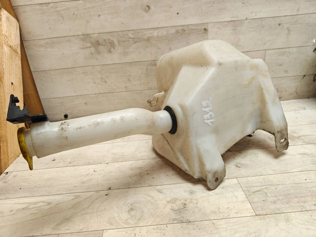 Windshield washer fluid reservoir/tank – Opel Vectra C (2002-2005)