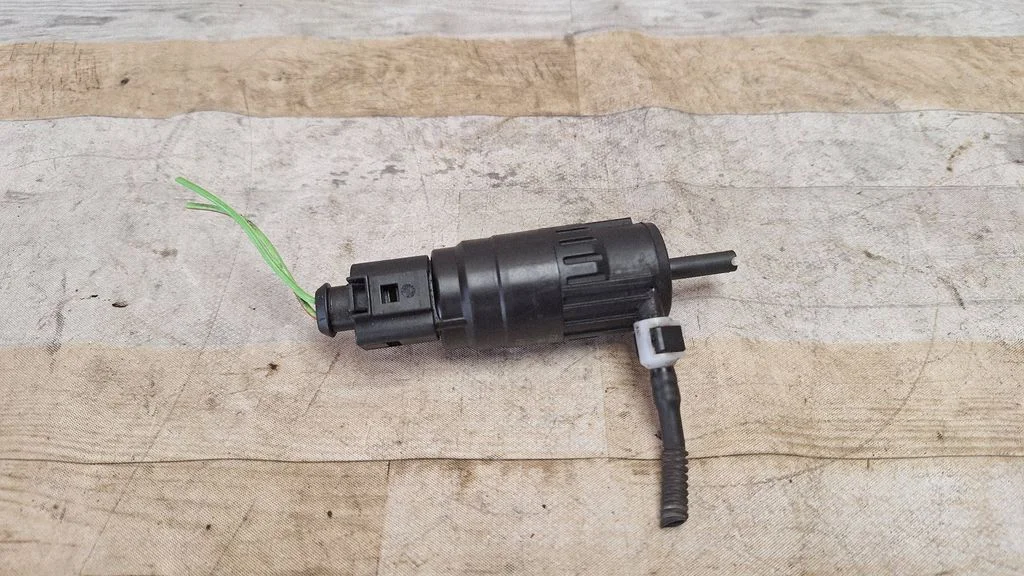 Windscreen/windshield washer pump – Volkswagen Transporter - Caravelle T5 (2003-2015)
