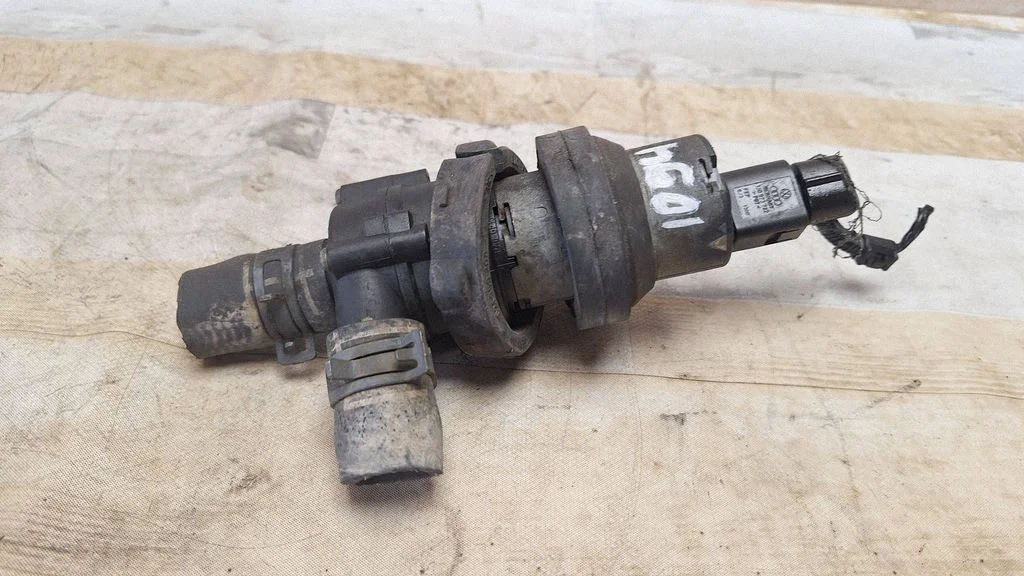Windscreen/windshield washer pump 1J0973722