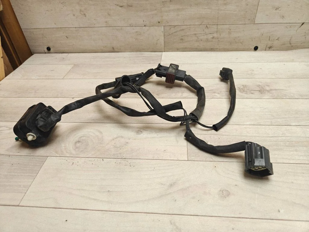 Headlight part – Volvo XC90 (2003-2006)
