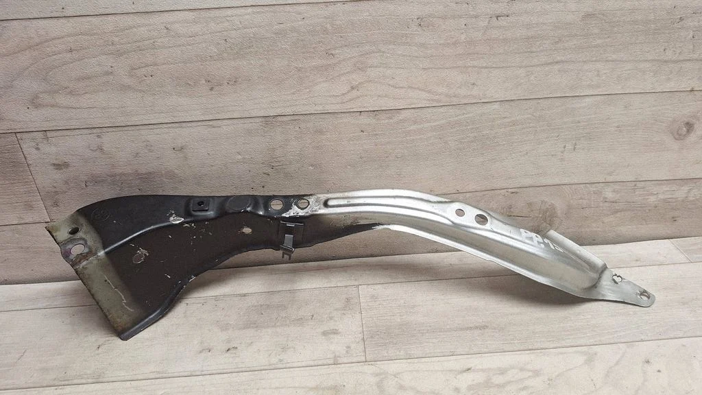 Headlight/headlamp mounting bracket – front right