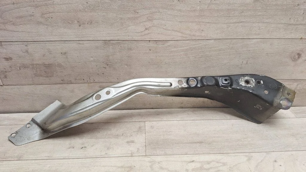 Headlight/headlamp mounting bracket – front left
