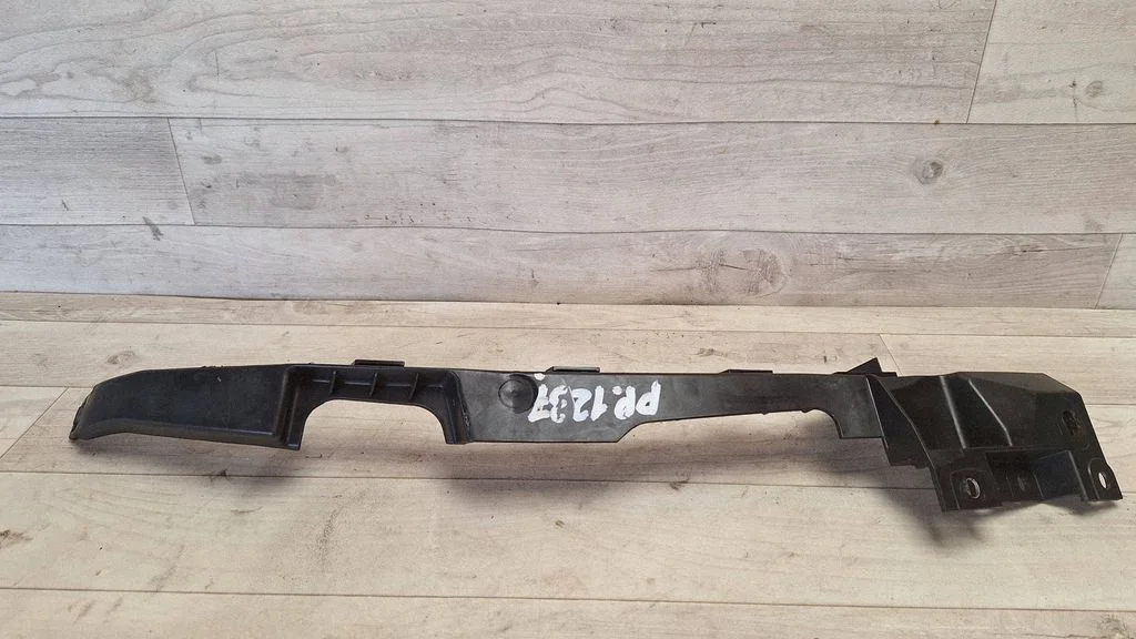 Headlight/headlamp mounting bracket 13250571
