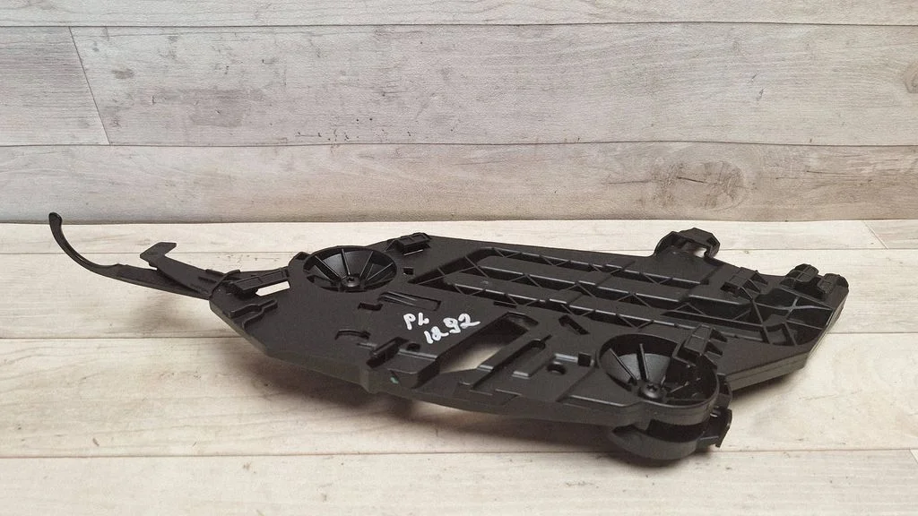 Headlight/headlamp mounting bracket 17035201