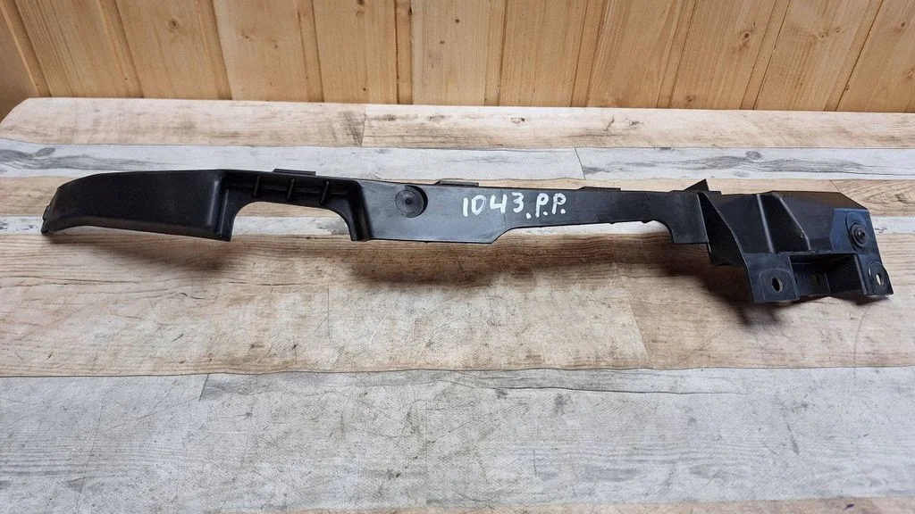 Headlight/headlamp mounting bracket 13250571