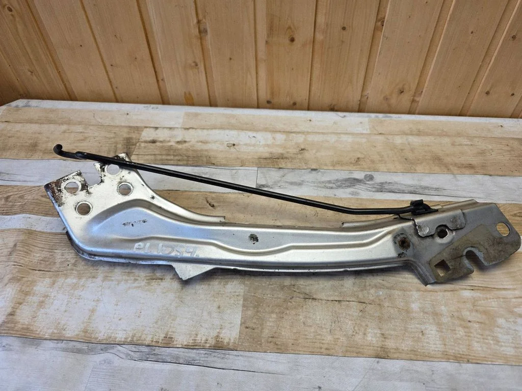 Headlight/headlamp mounting bracket 993420