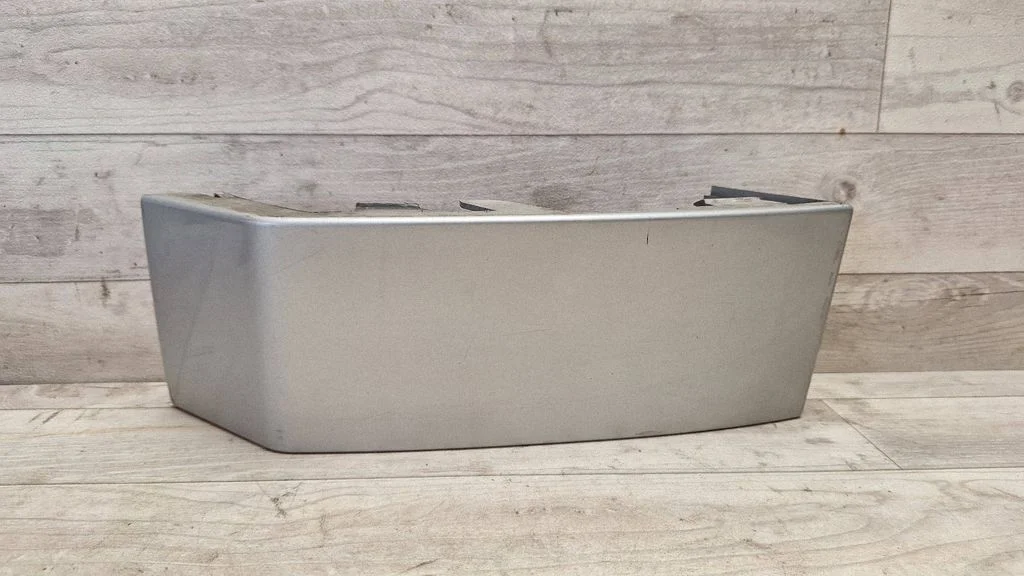 Rear/tail light trim molding 8620819