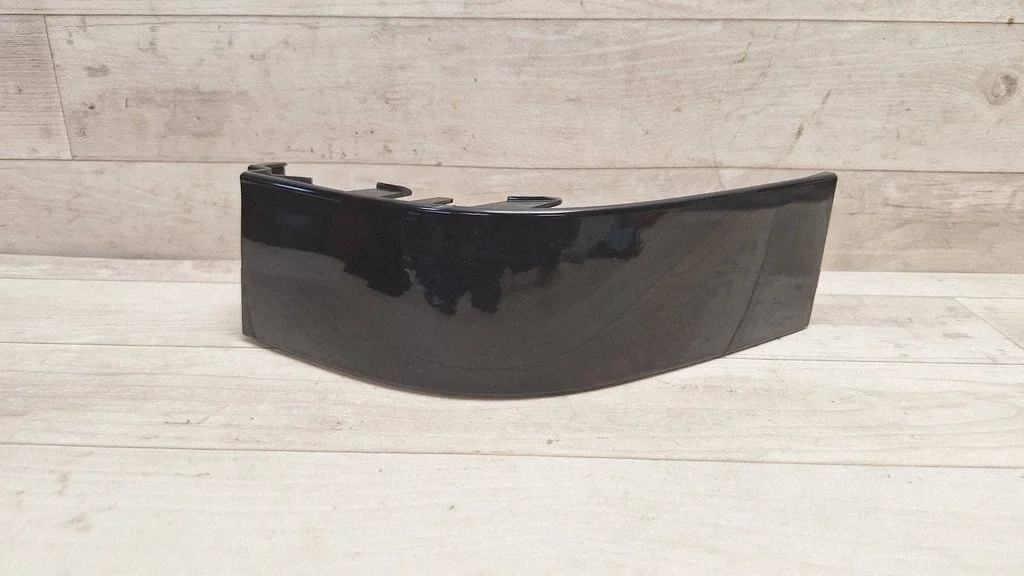 Rear/tail light trim molding 7M3807871