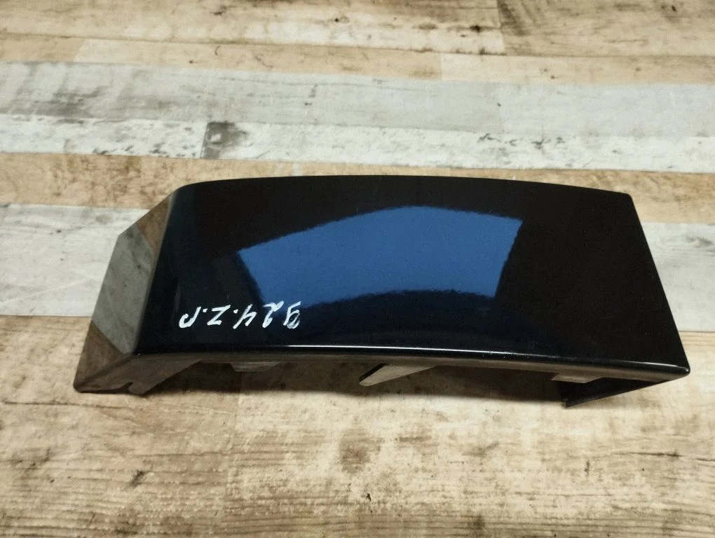 Rear/tail light trim molding 30698134