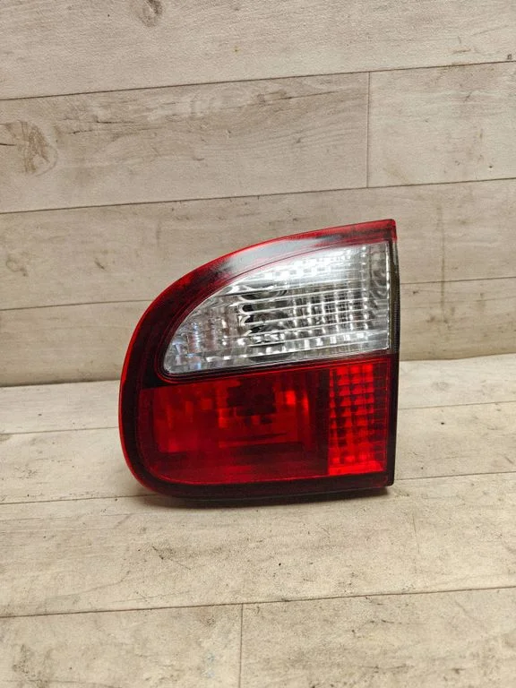 Tailgate rear/tail lights – rear right