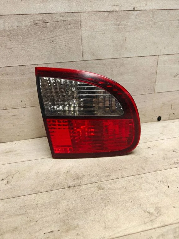 Tailgate rear/tail lights