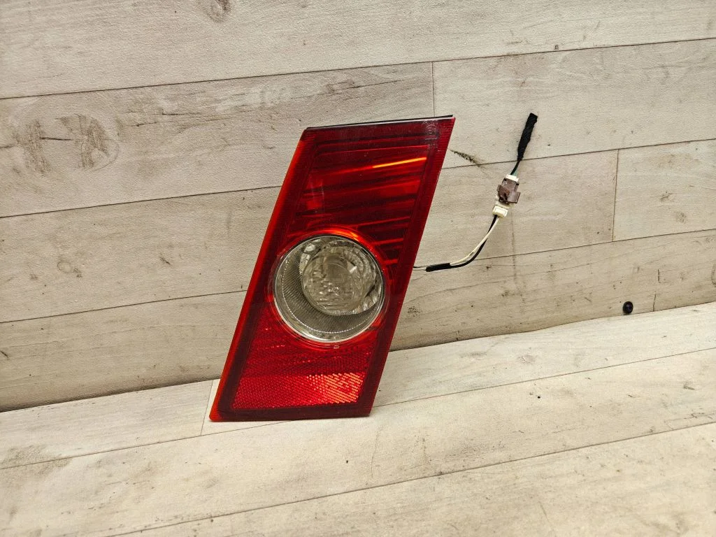 Tailgate rear/tail lights – rear right