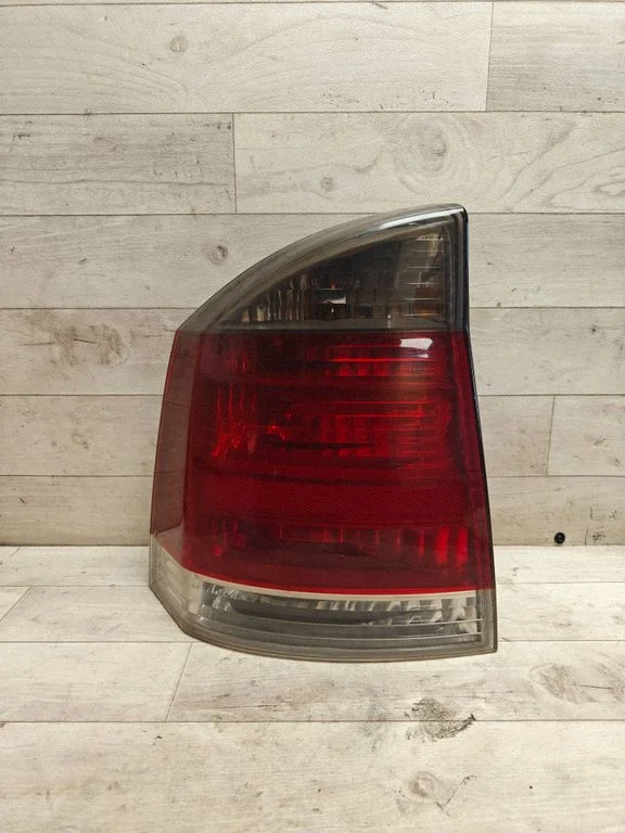 Lampa tylna w błotniku 13157646