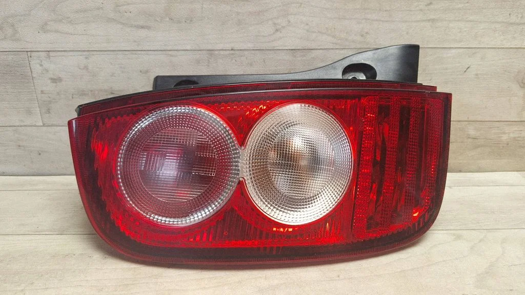 Rear/tail lights – rear left