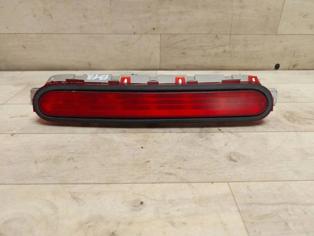 Third/center stoplight 815700F011
