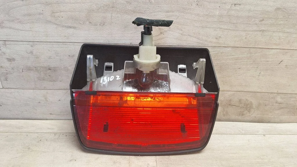 Third/center stoplight