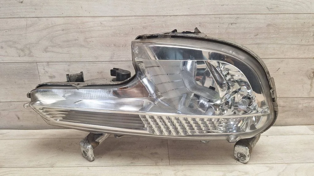 Front fog light 9670478180