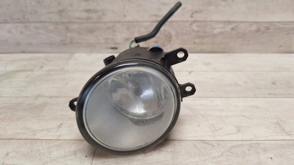 Front fog light – Toyota Avensis T250 (2006-2009)