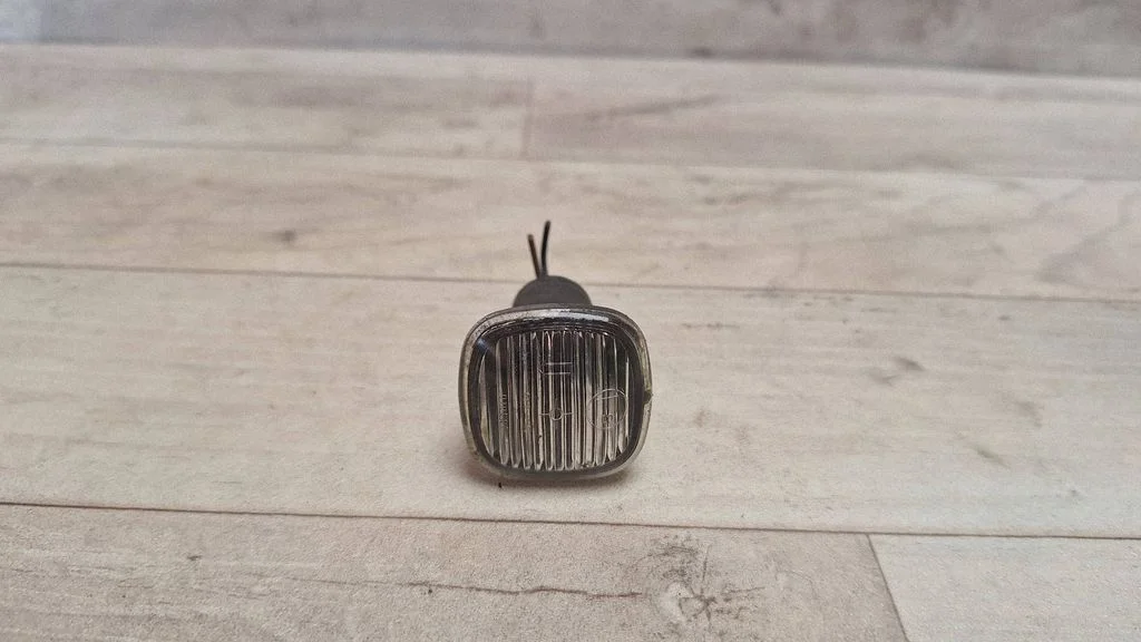Front fender indicator light 1U0949127B
