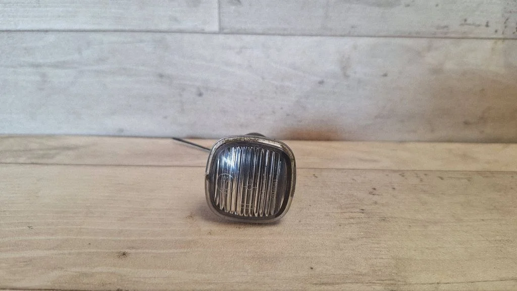 Front fender indicator light 1U0949127B