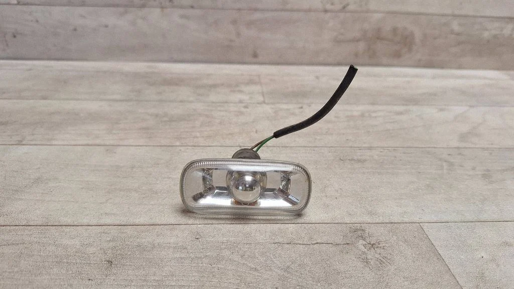 Front fender indicator light 8E0949127
