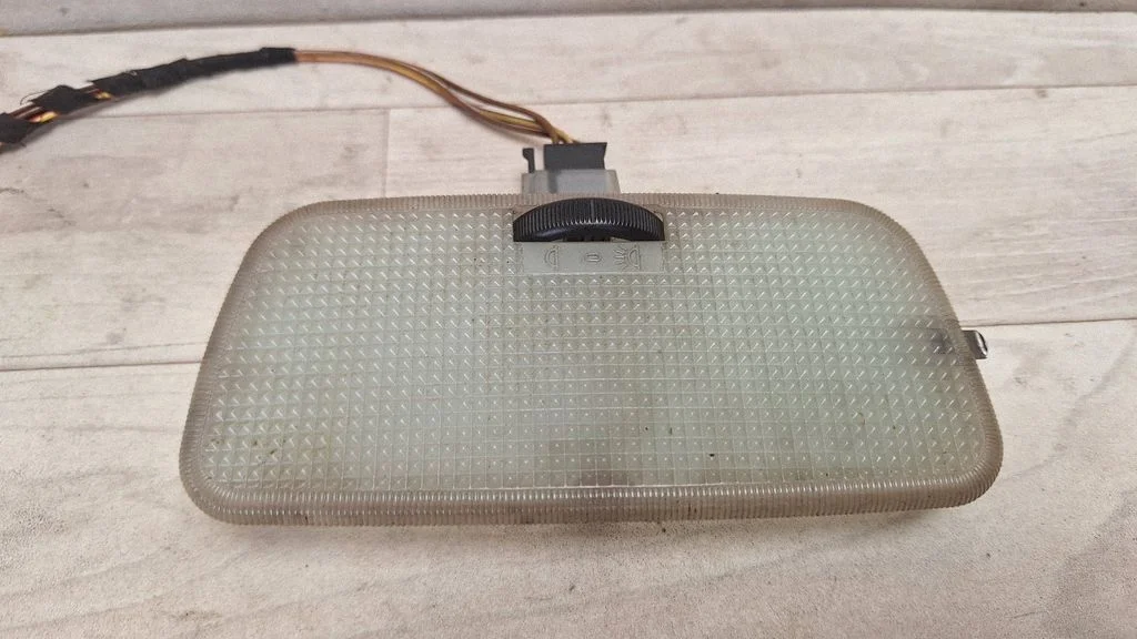 Front seat light 9018200101