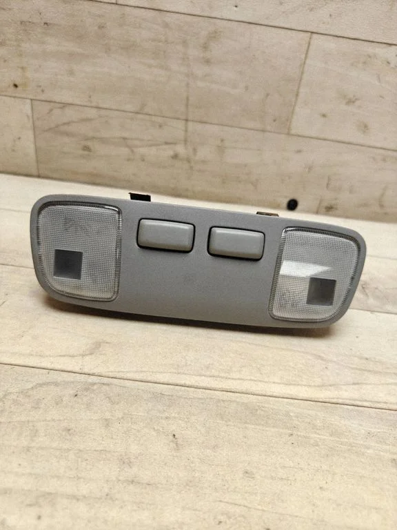 Esiistmete valgustustuli – Toyota Avensis T250 (2003-2006)