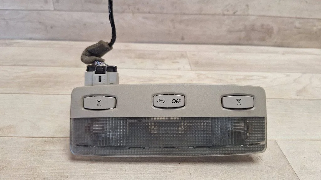 Rear seat light 8200003037