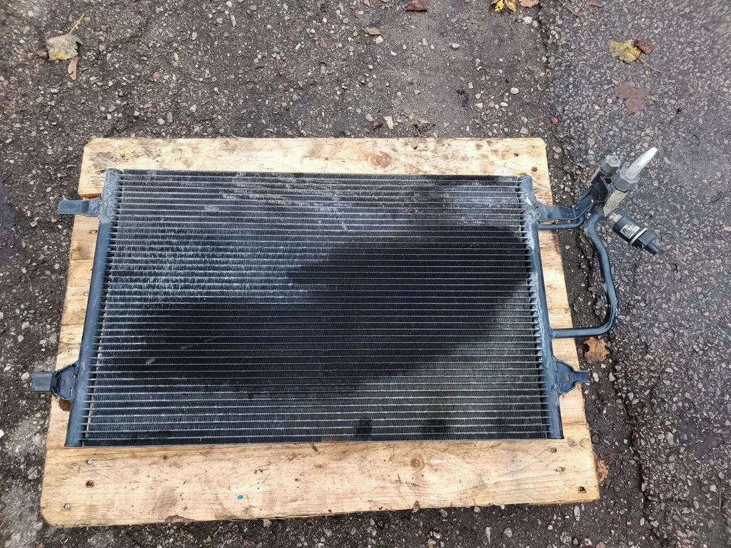 Gaisa kondicioniera dzesēšanas radiators (kondensators) 4D0260401A