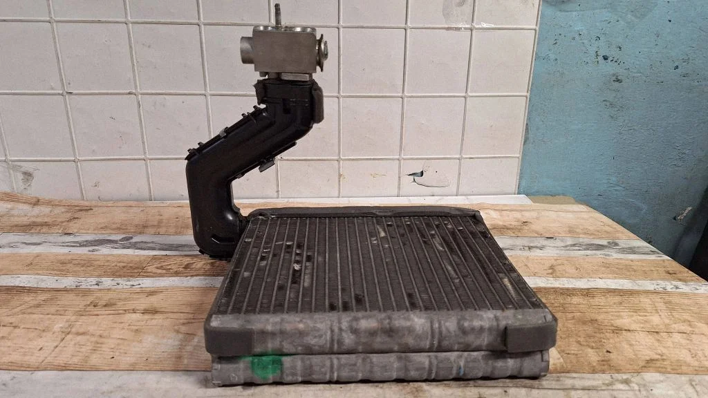 Air conditioning (A/C) radiator (interior) L5174
