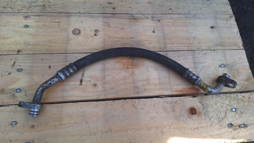 Air conditioning (A/C) pipe/hose – Peugeot 307 (2005-2008)