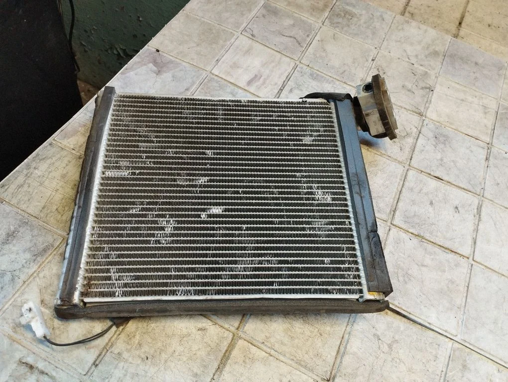 Gaisa kondicioniera radiators (salonā) – Toyota Auris 150 (2006-2012)