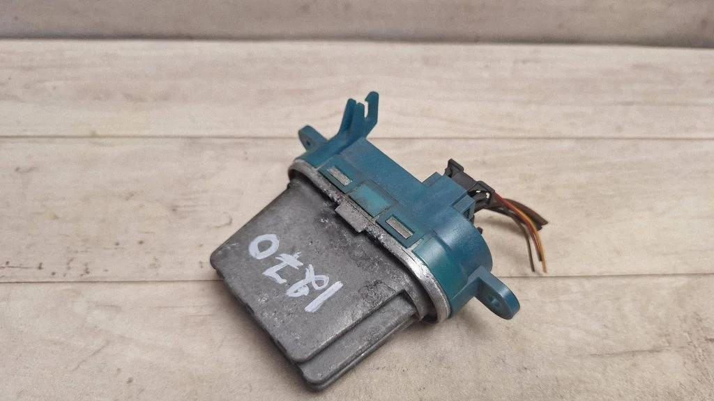 Heater blower motor/fan resistor 7L0907521A