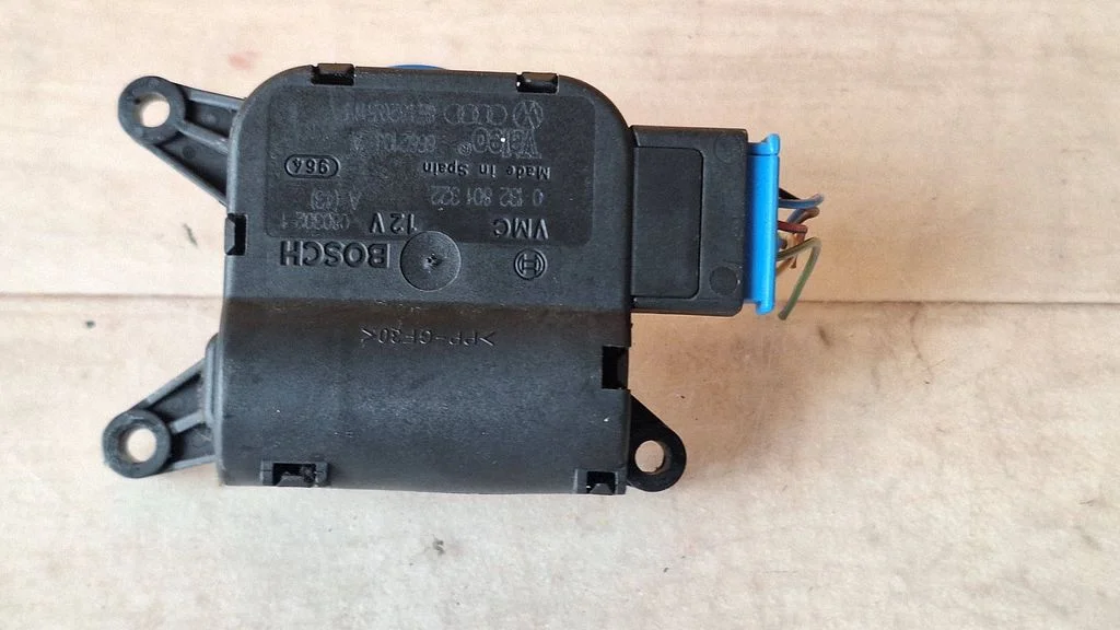 Gaisa aizvara motoriņš/aktuators 8E1820511F
