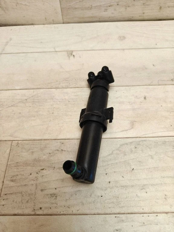 Headlight washer spray nozzle 8R0955102