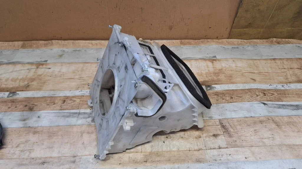 Salongi kütte- ja kliimaploki plastkorpus – Nissan X-Trail T30 (2001-2007)