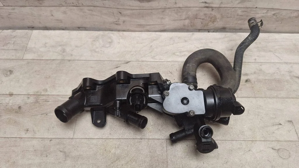 Termostat / obudowa termostatu – Dacia Lodgy (2012-)