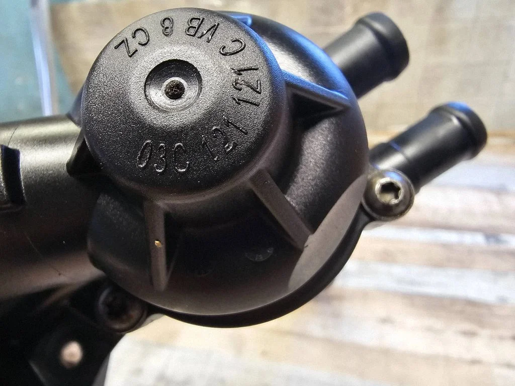 Thermostat/thermostat housing 03C121111H