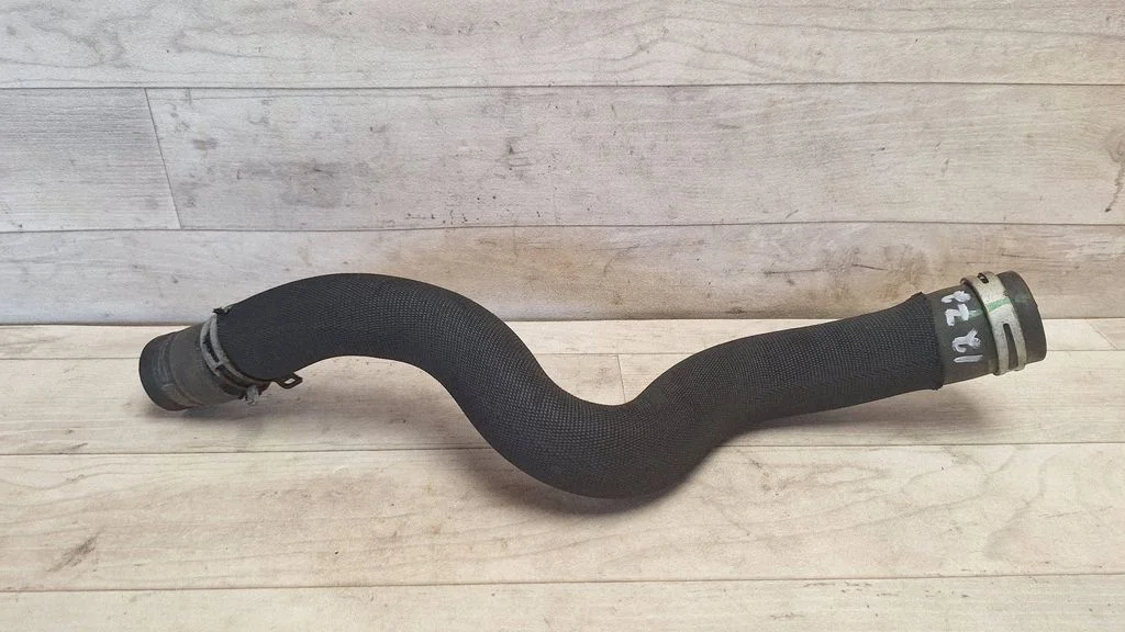 Engine coolant pipe/hose