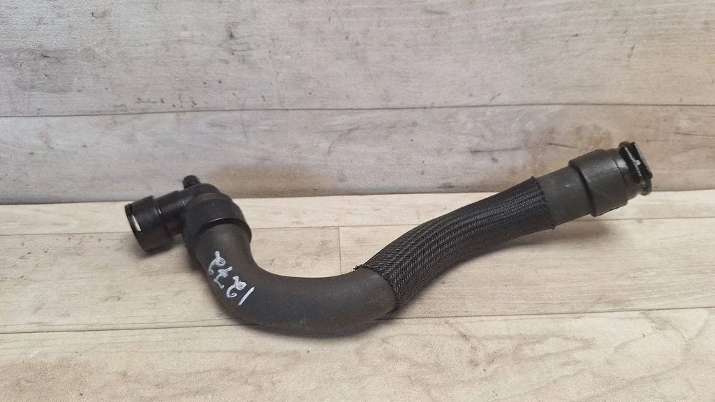 Engine coolant pipe/hose
