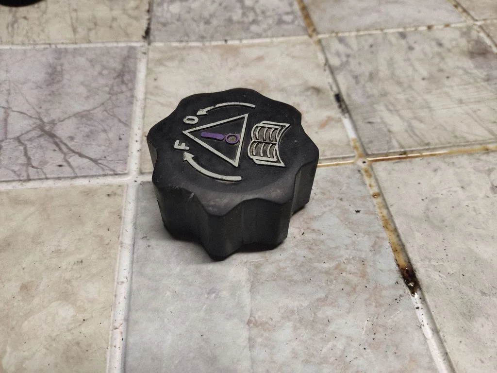 Coolant expansion tank/reservoir cap