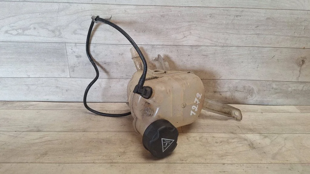 Coolant expansion tank/reservoir