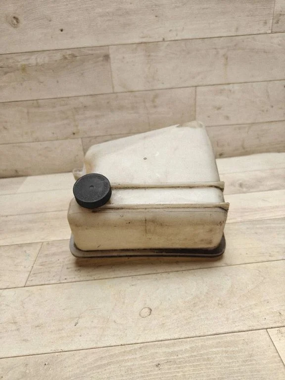 Coolant expansion tank/reservoir LFB71535