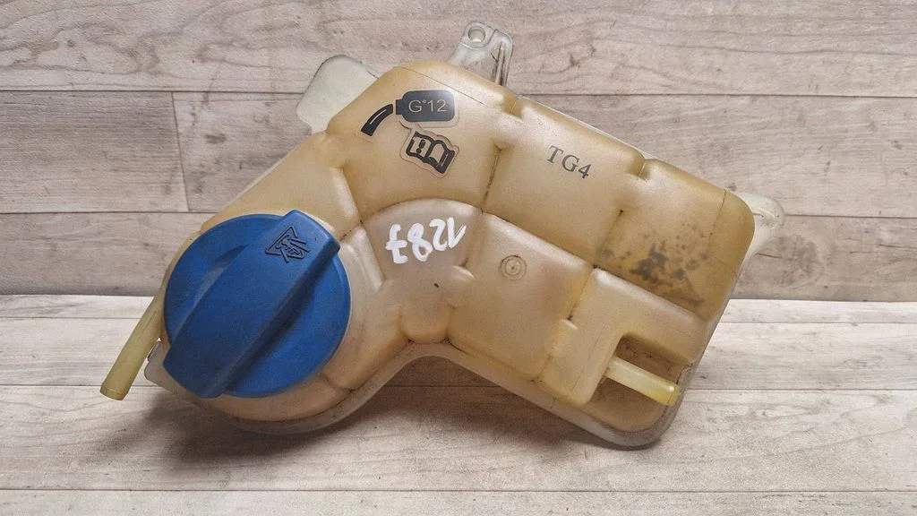 Coolant expansion tank/reservoir