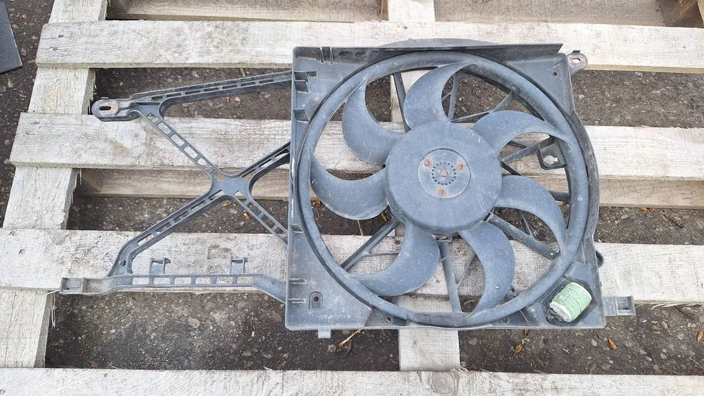 Electric radiator cooling fan 13128815