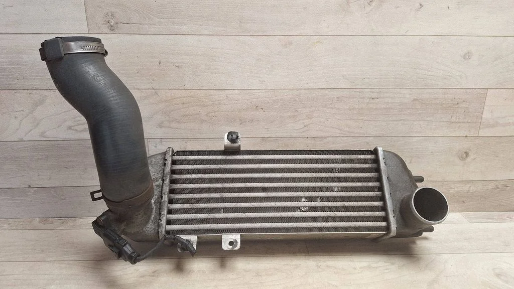 Vahejahuti radiaator 282702A610