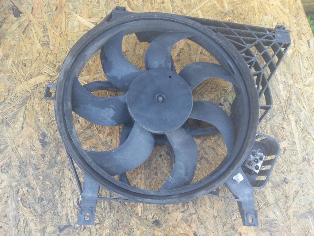 Air conditioning (A/C) fan (condenser) – Nissan Primera (2002-2007)